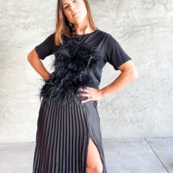 Feather Tee - Picture 1 of 2